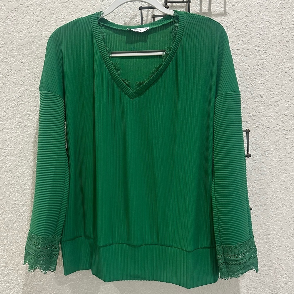 Emerald Green Ribbed Lace Trim Top | Soft Stretch | NWT Medium - Picture 5 of 9